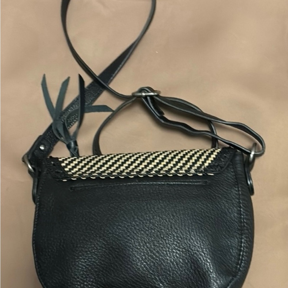 🌟The Sak Black and Tan Crossbody Bag with Saddle Shape - Picture 2 of 3